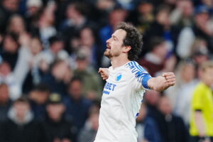 Thomas Delaney scorer til 1-1 i Parken mod FC Midtjylland.