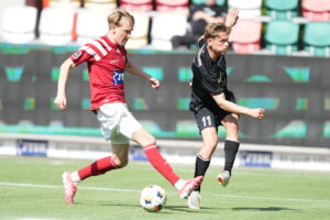 Silkeborg IF og Sønderjyske i kamp mod Jysk Park.