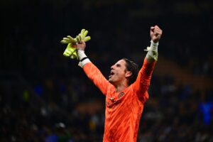 Yann Sommer jubler efter Inters sejr over Barcelona.