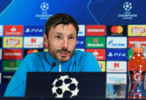 Mark van Bommel til pressemøde.