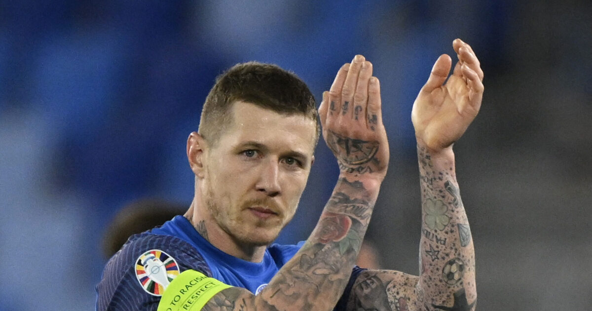 Kucka slutter hvor han startede: Hænger ikke støvlerne op endnu 