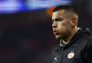 Walter Benitez puster med åben mund