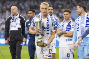 Victor Forholdt med DBU Pokalen.