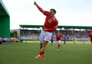 Clement Bischoff jubler over sin scoring mod Frankrig.