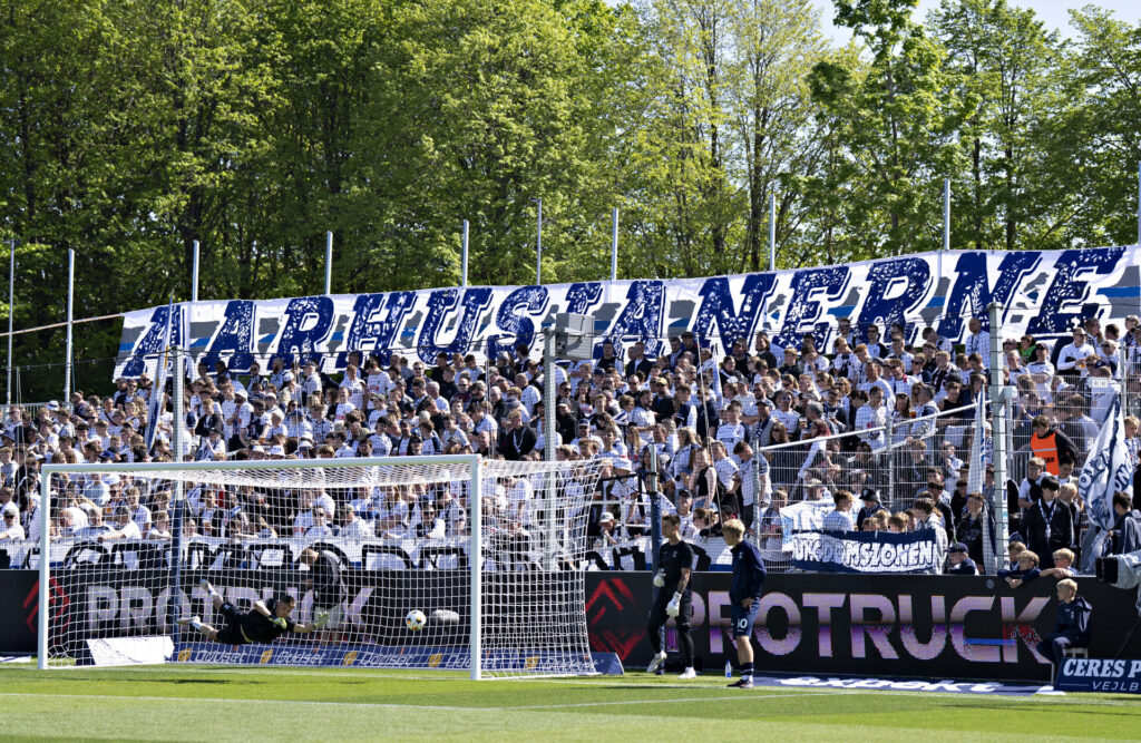 AGF's fans med et banner.