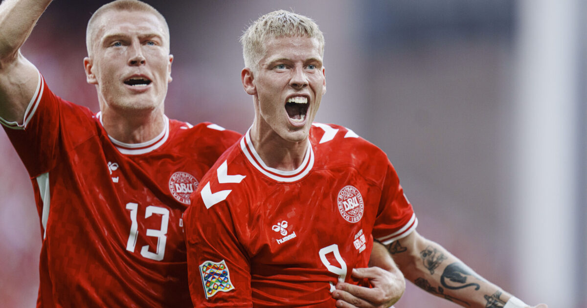 Grønbæk ankommer til sit hotel i Genova Foto: Liselotte Sabroe/Ritzau Scanpix