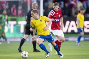 Daniel Wass på bolden under en kamp mellem Brøndby og Silkeborg IF.