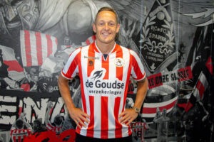 Jens Toornstra poserer i Sparta Rotterdam-trikot.