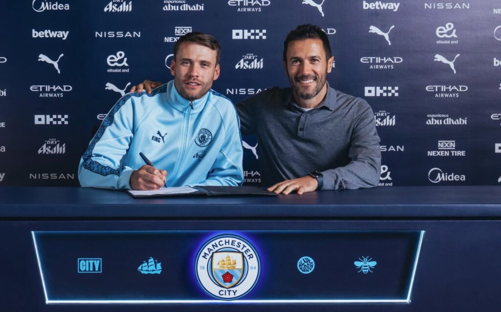 Marcus Bettinelli skriver under på en en kontrakt i Manchester City.