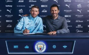 Marcus Bettinelli skriver under på en en kontrakt i Manchester City.