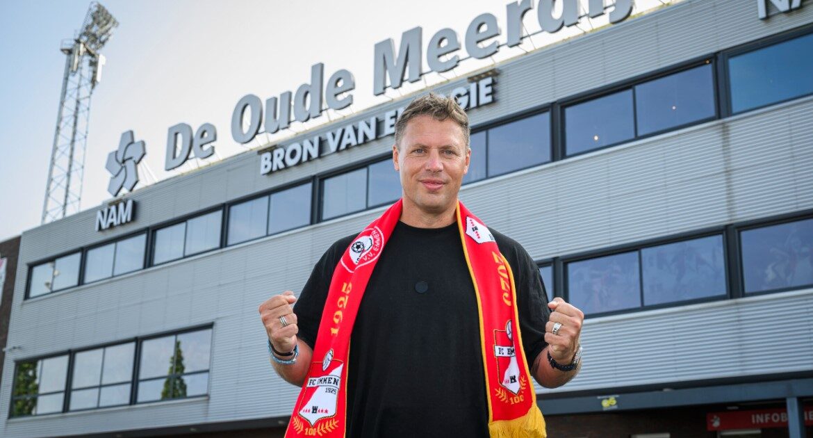 Officielt: Van Dam præsenteret i nyt job Foto: FC Emmen