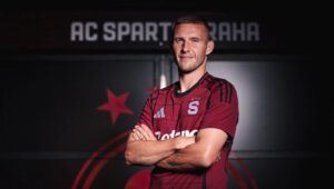 Pavel Kaderabek med korslagte arme i tilbagekomsten til Sparta Prag.
