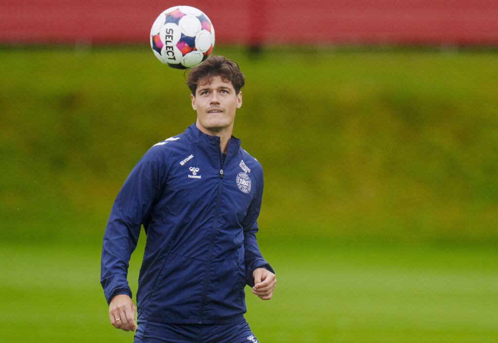 Christian Nørgaard under en træning med det danske A-landshold.