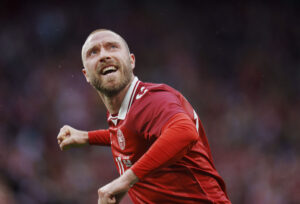 Eriksen jubler efter scoring.