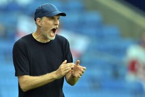 Thomas Tuchel klapper og råber.