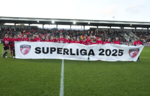 FC Fredericias spillere med superliga-banner