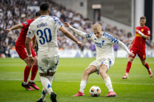 Victor Froholdt i kamp for FCK mod FC Nordsjælland.