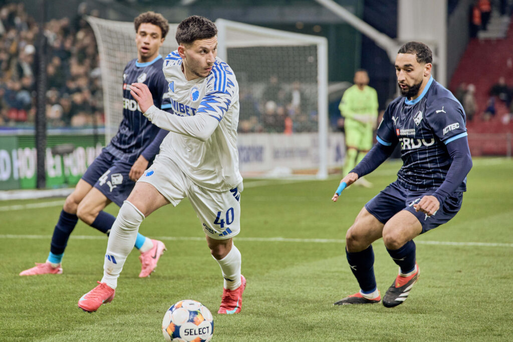 Roony Bardghji dribler med bolden under en kamp mellem F.C. København og Randers FC
