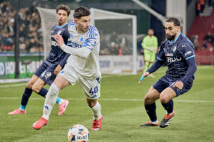 Roony Bardghji dribler med bolden under en kamp mellem F.C. København og Randers FC