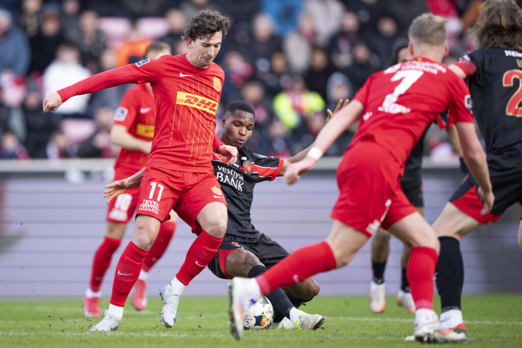 Gustav Wikheim i aktion mod FC Midtjylland.