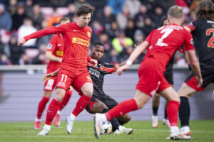 Gustav Wikheim i aktion mod FC Midtjylland.