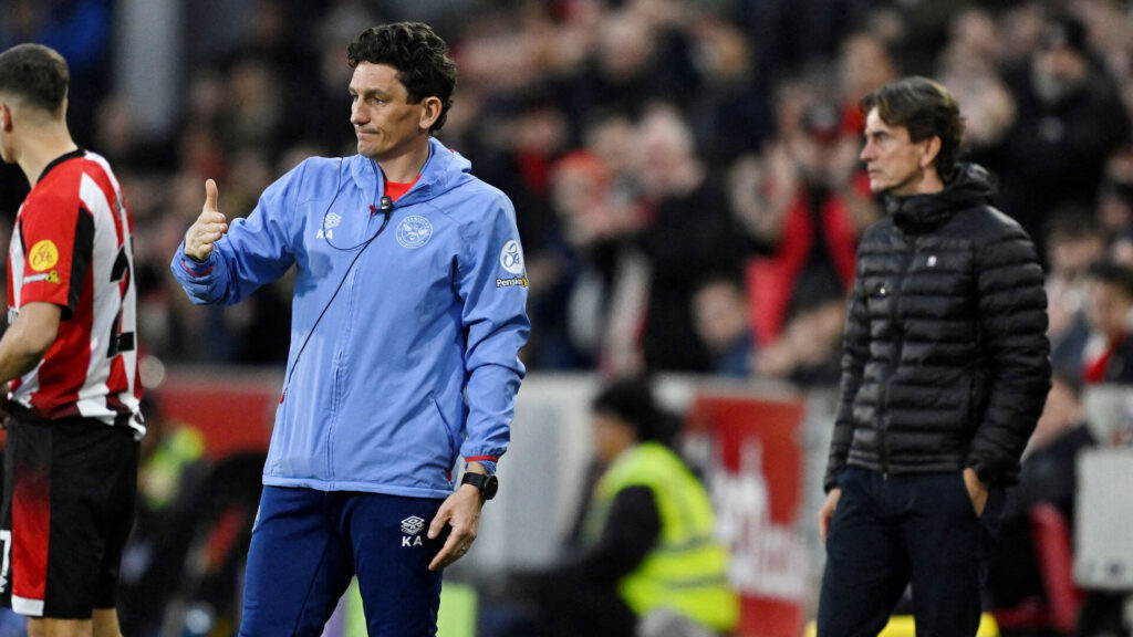 Keith Andrews med Thomas Frank i baggrunden.