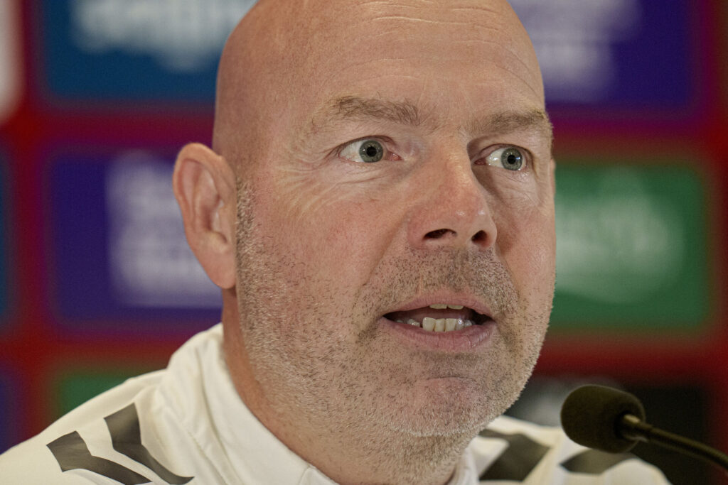 Brian Riemer til pressemøde.