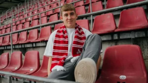 Isak Johannesson præsenteres som ny FC Köln-spiller.