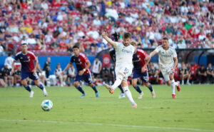 Anders Dreyer sparker straffespark.