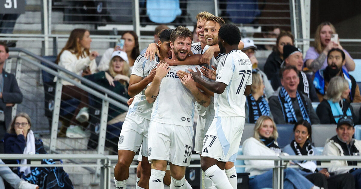 Ingen jetlag hos Dreyer: Drømmemål fra danskeren i storsejr Foto: Ritzau Scanpix/REUTERS