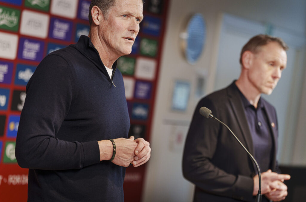 Peter Møller og Andree Jeglertz på et pressemøde for Kvindelandsholdet