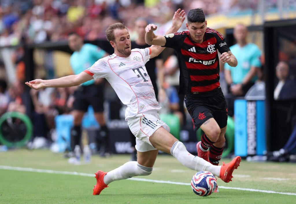 Harry Kane i en tackling mod Flamengo.