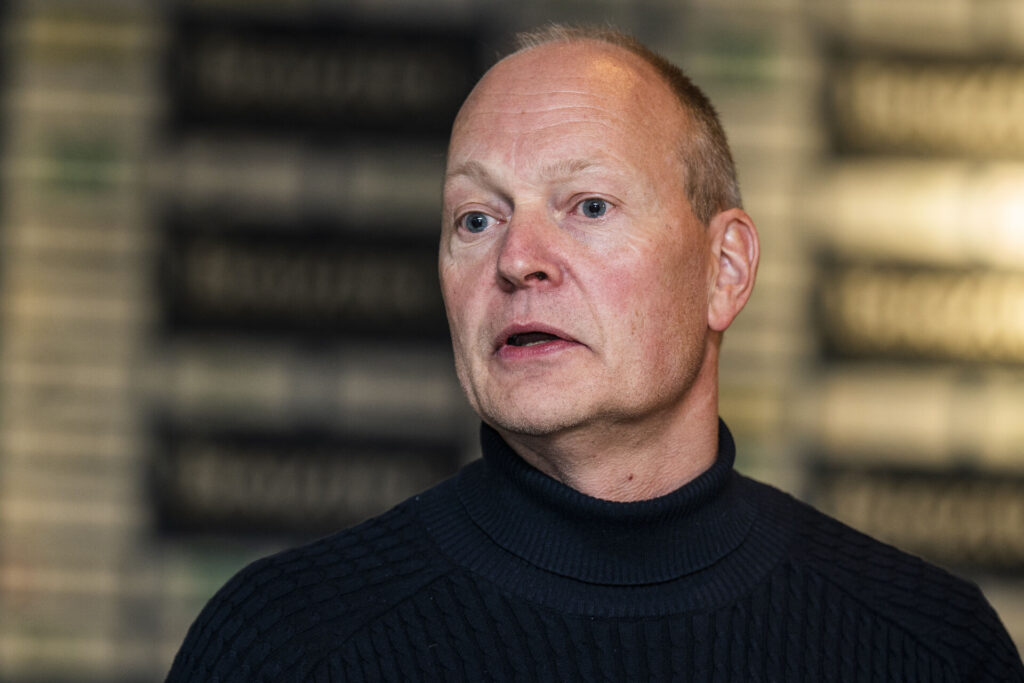 Niels Frederiksen taler på stadion.