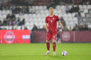 Oliver Provstgaard på bolden.