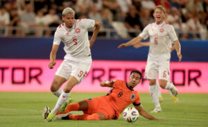 William Osula i aktion mod Holland