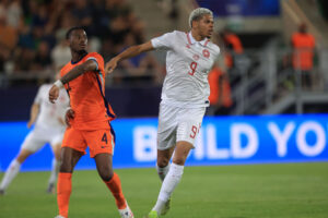 William Osula i kamp for Danmark mod Holland.