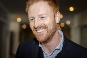 Benjamin Schmedes, Brøndby IF's fodbolddirektør smiler.