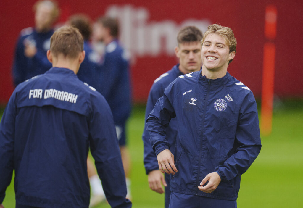Rasmus Højlund under et træningspas med det danske A-landshold.