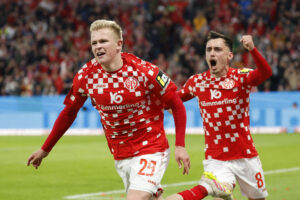 Mainz-angriberen Jonathan Burkardt jubler over en scoring
