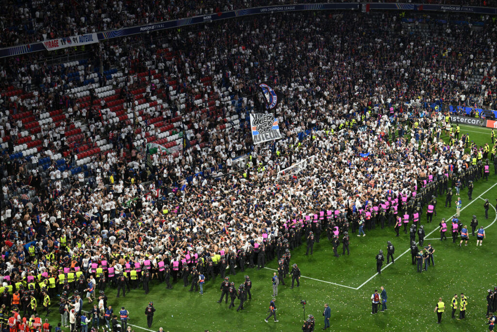 PSG-fans invaderer Allianz Arena.