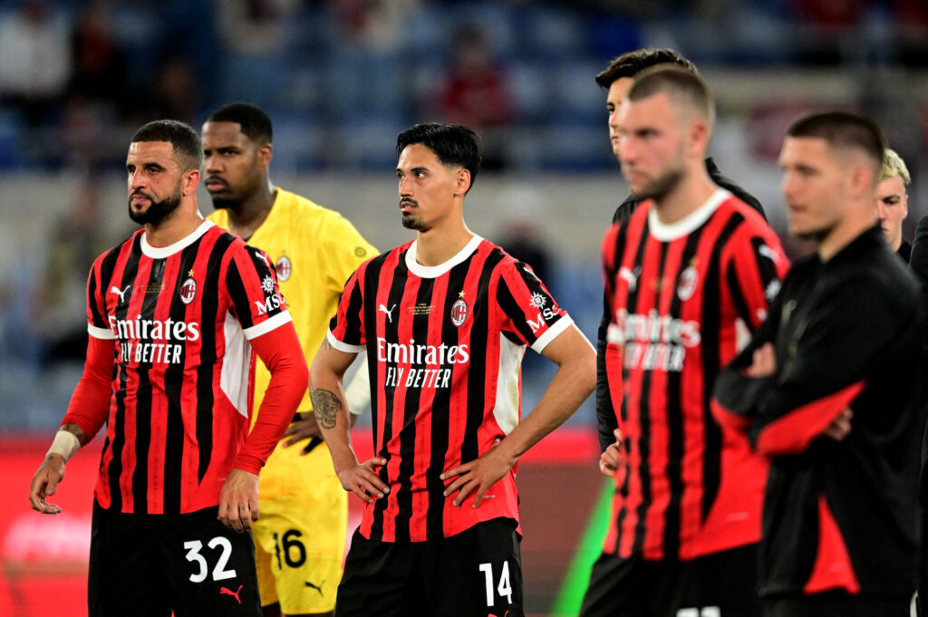 Tijjani Reijnders med armene i siden.