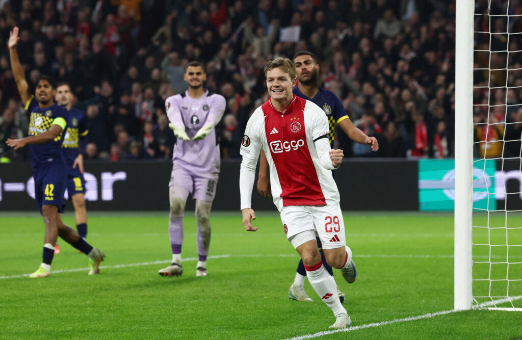 Christian Rasmussen knytter næven efter scoring.