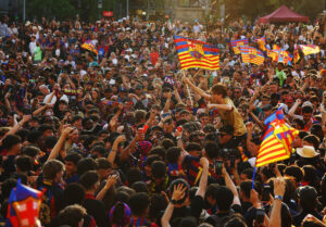 FC Barcelonas fans jubler vildt i gaderne.