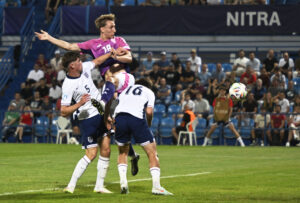 Nelson pander Tyskland foran med 0-2 mod England.