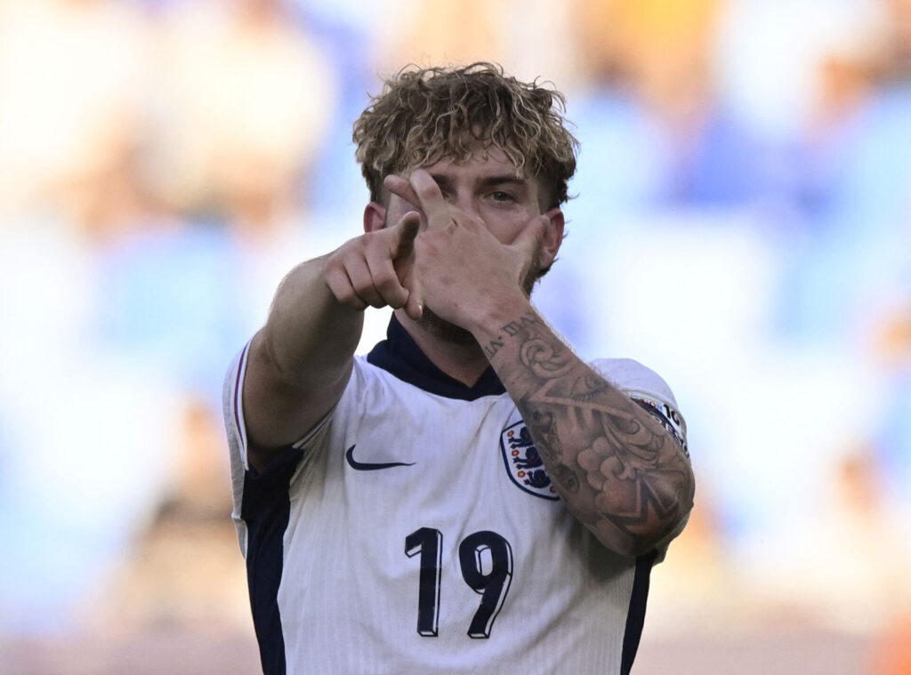 Harvey Elliott jubler for England.