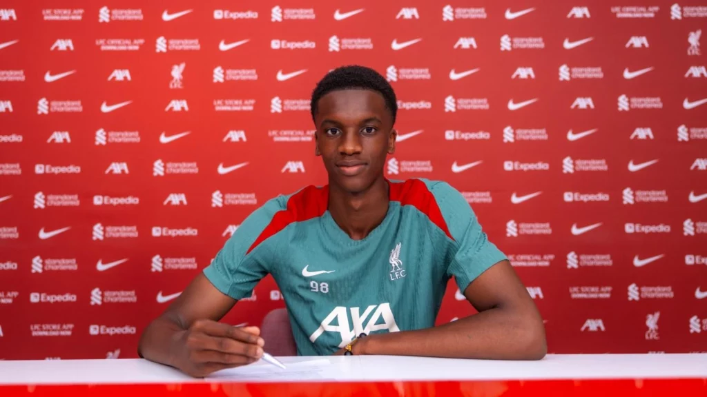 Trey Nyoni skriver under med Liverpool.