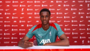 Trey Nyoni skriver under med Liverpool.