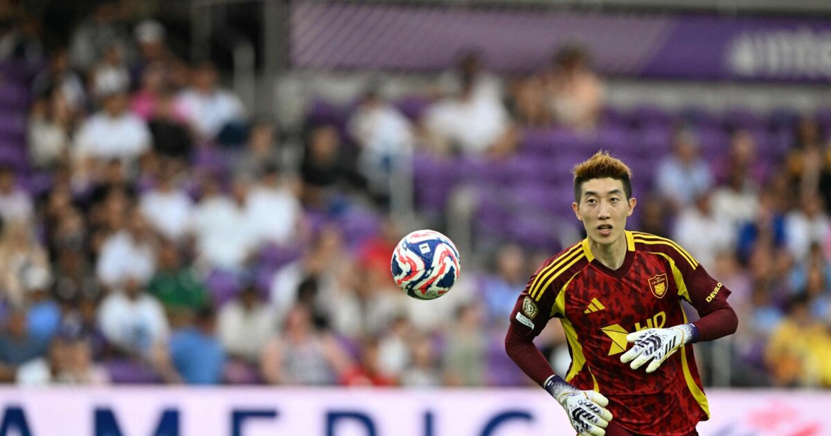Bizar målmandsregel i Sydkorea afskaffes efter 26 år Ulsan-målamand Hyeon-woo Jo i aktion ved VM for klubhold. Foto: Patricia De Melo Moreira/AFP/Ritzau Scanpix