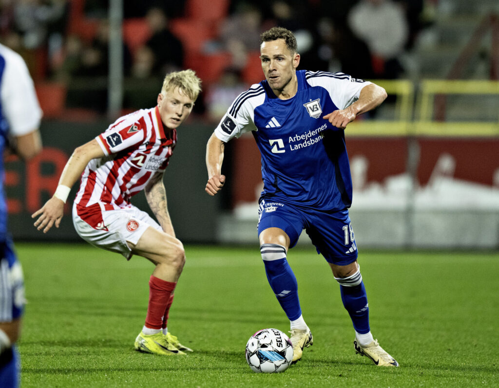 Anders K. Jacobsen på bolden for Vejle Boldklub.