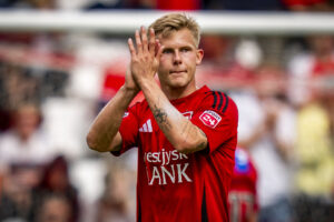 Thomas Gundelund klapper ud til Vejles fans.